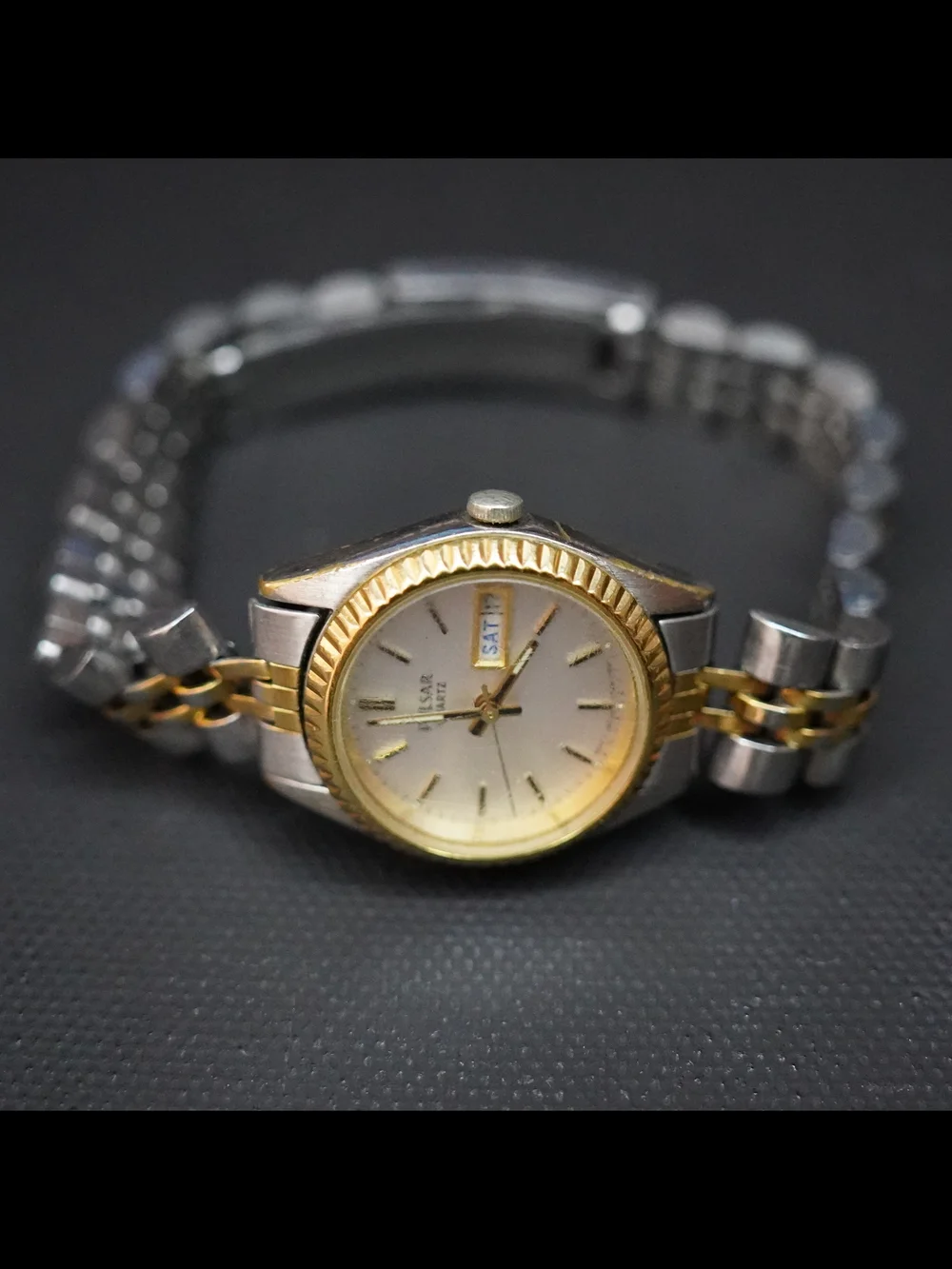 Vintage Pulsar V783-0030 Two-Tone Quartz Watch Day Date Japan Mov’t Gold Bezel